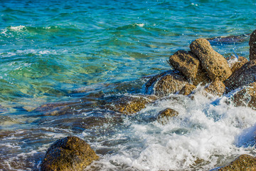 sea rock shoreline wallpaper landscape pattern with drop of vivid blue water from waves on stones