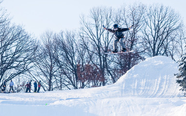 People are enjoying skiing	/ snowboarding	