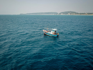 Fototapeta na wymiar Fisherman boat in the Indian ocean, Sri LankaDCIM\100MEDIA\DJI_0046.JPG
