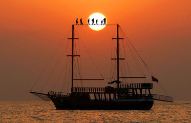 Composing: Balance akt auf einem Schiff