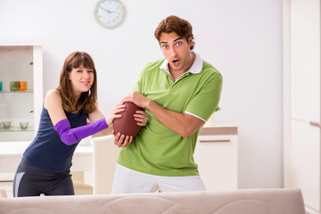 Man and woman discussing sports injury