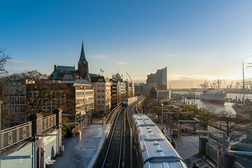 Skyline Hamburg mit Blick auf die Elbphilharmonie - obrazy, fototapety, plakaty