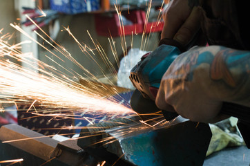 Metal cutting by grinder