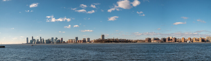 Obraz premium Panoramic View of the New Jersey Shoreline From Manhattan Side