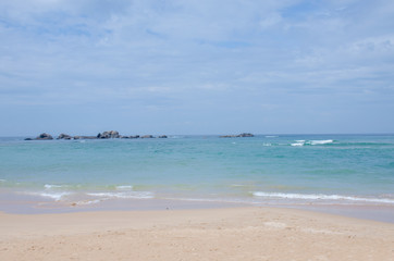Fototapeta na wymiar The landscape the beautiful Indian Ocean in Sri Lanka