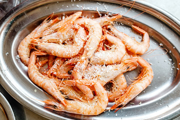 prawns with salt in restaurant
