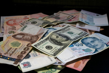 Cash Singapore dollars, Thailand wons and US dollars are on the table mixed.