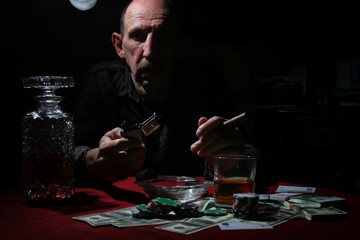 man smoke pipe and play poker