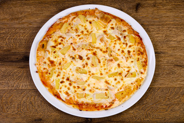 Pineapple pizza with cheese