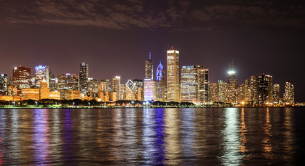 Fototapeta na wymiar Panoramic View to the Chicago Skyline on the Night, United States