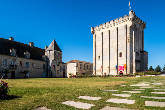 Le donjon de Pons