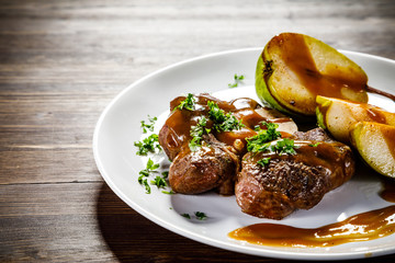 Grilled beefsteak with pears