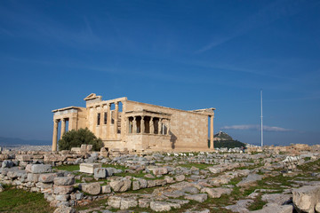 Caryatid Porch of the Erechtheion on the Acropolis at Athens. The ancient Erechtheion temple with the beautiful Caryatid pillars on the porch, on the Acropolis in Athens, Greece. - Immagine.