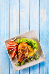 Grilled chicken fillet with apples