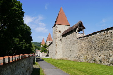 Deutlich erkennbarer Wehrgang Stadtmauer Amberg