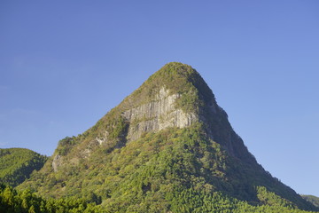 天然記念物　兜岩　青空バック