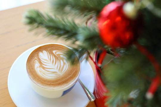 heart shape latte art of hot coffee drink tasty in cafe restaurant
