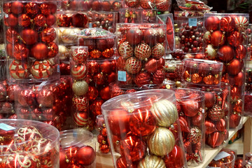 Fototapeta na wymiar Christmas decorations in an interior decoration shop: spiral tube with baubles red color - Image