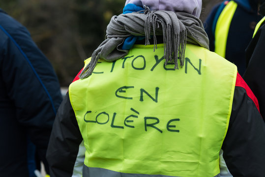 Gilet Jaune de dos avec inscription : Citoyen en col&egrave;re - Manifestation