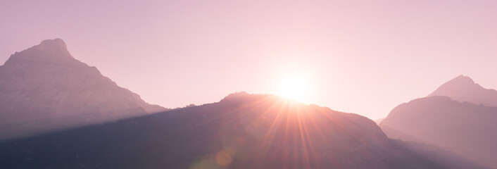 Silhouet mountains in the sun.