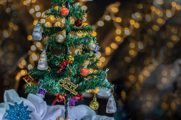 Decorated christmas tree with the bokeh background of round light