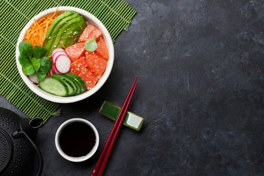 Poke bowl with salmon and vegetables