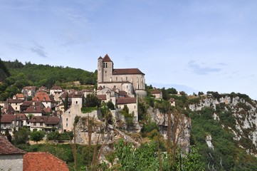 Fototapeta na wymiar vue sur le village de St Cirq Lapopie, France