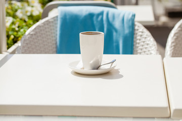 One white cap cofe