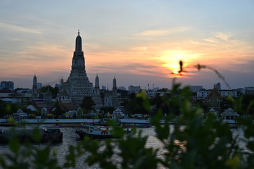Fototapeta premium Wat Arun Ratchawararam Ratchawaramahawihan or Wat Arun is a Buddhist temple (wat) in Bangkok Yai district of Bangkok, Thailand