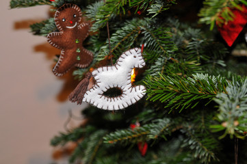 weihnachtsbaum deko kugeln stickerien stern strohstern anhänger