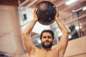 Personal trainer, allenatore italiano.