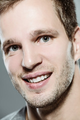 Obraz premium smiling young man