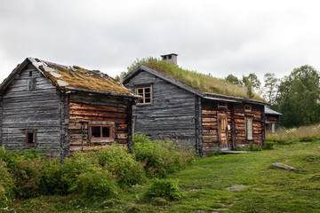 Fototapeta na wymiar Alte Holzhäuser in Schweden
