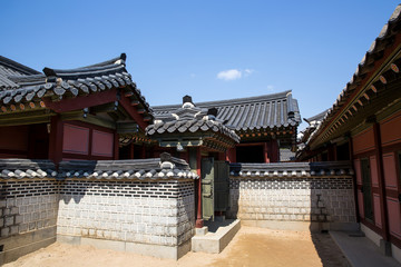 Obraz premium Hwaseong Temporary Palace. Suwon Hwaseong Fortress is a fortress wall during the Joseon Dynasty and is a World Heritage Site owned by Korea.