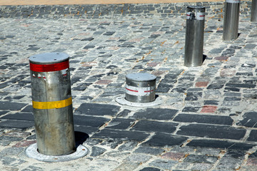 Retractable Electric Bollard Metallic hydraulic goes down under the ground for the opening of the...