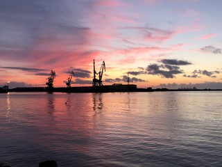 Obraz premium Sunset in the port