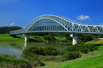 Naklejka premium 青空と北上大橋