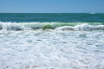 白良浜の波打ち際