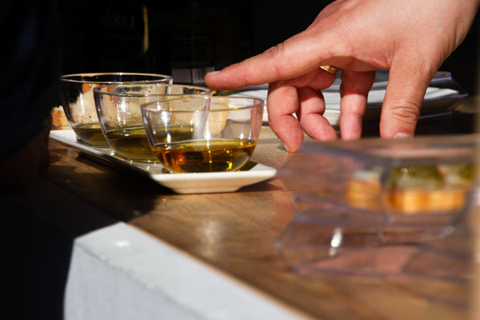  Se&ntilde;alar diferentes tipos de aceite de oliva. Degustaci&oacute;n de aceite de oliva 