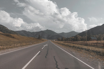 Naklejka premium Highway Chuysky trakt in the Altai mountains