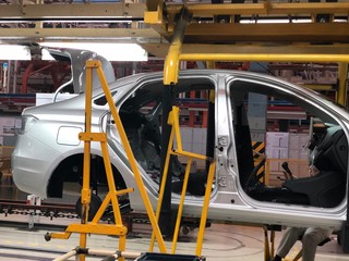 assembling the car with a robot on the conveyor at the car factory