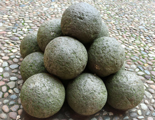 many cannonballs made with stones