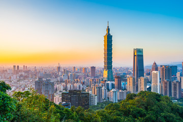 Fototapeta premium Beautiful landscape and cityscape of taipei 101 building and architecture in the city