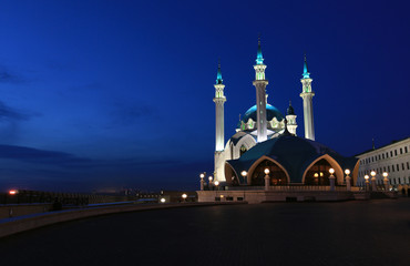 Fototapeta na wymiar Beautiful view of the Kul Sharif Mosque in the Kazan Kremlin in the winter evening