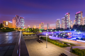 Fototapeta premium Seoul city with Beautiful after sunset, Central park in Songdo International Business District, Incheon South Korea.