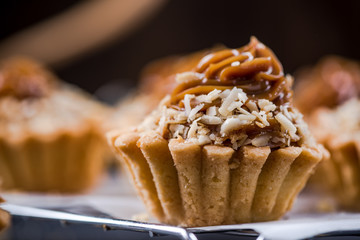 Small cupcakes with toffee caramel and walnuts