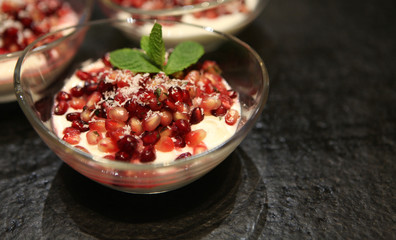 dessert crème fruits rouge et menthe