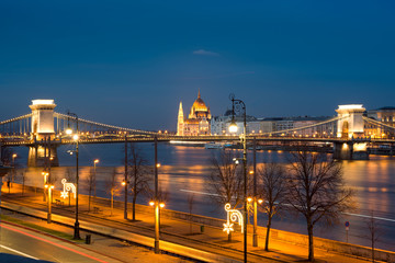 Fototapeta premium Night view of Budapest riverfront street against chain bridge and Parliament