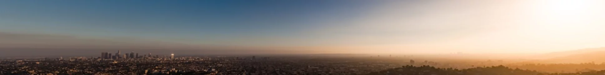 Kussenhoes Wazige panoramazonsondergang in Los Angeles © Gabriel Cassan
