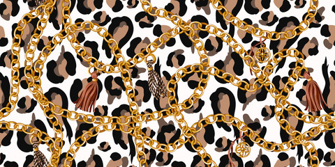 Trendy seamless pattern with gold chains on leopard skin. Vector. © Yumeee